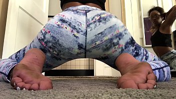 Barefoot twerk